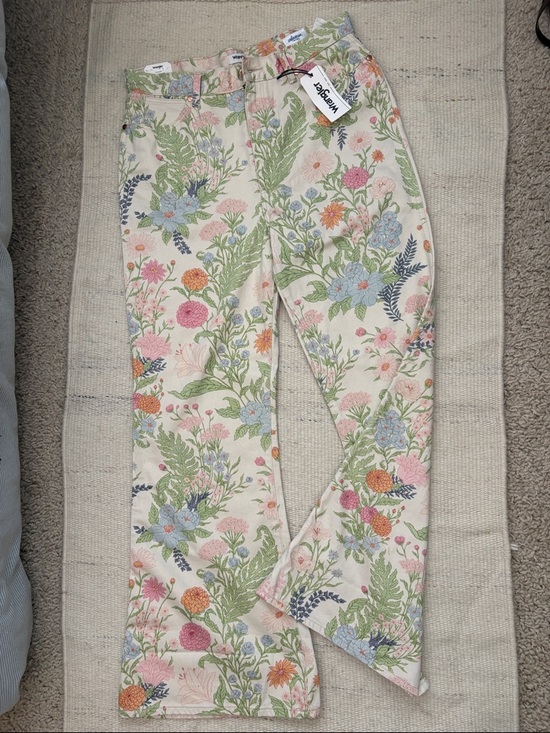 Wrangler Denim - NWT Wrangler wanderer 622 high rise flare floral Jean